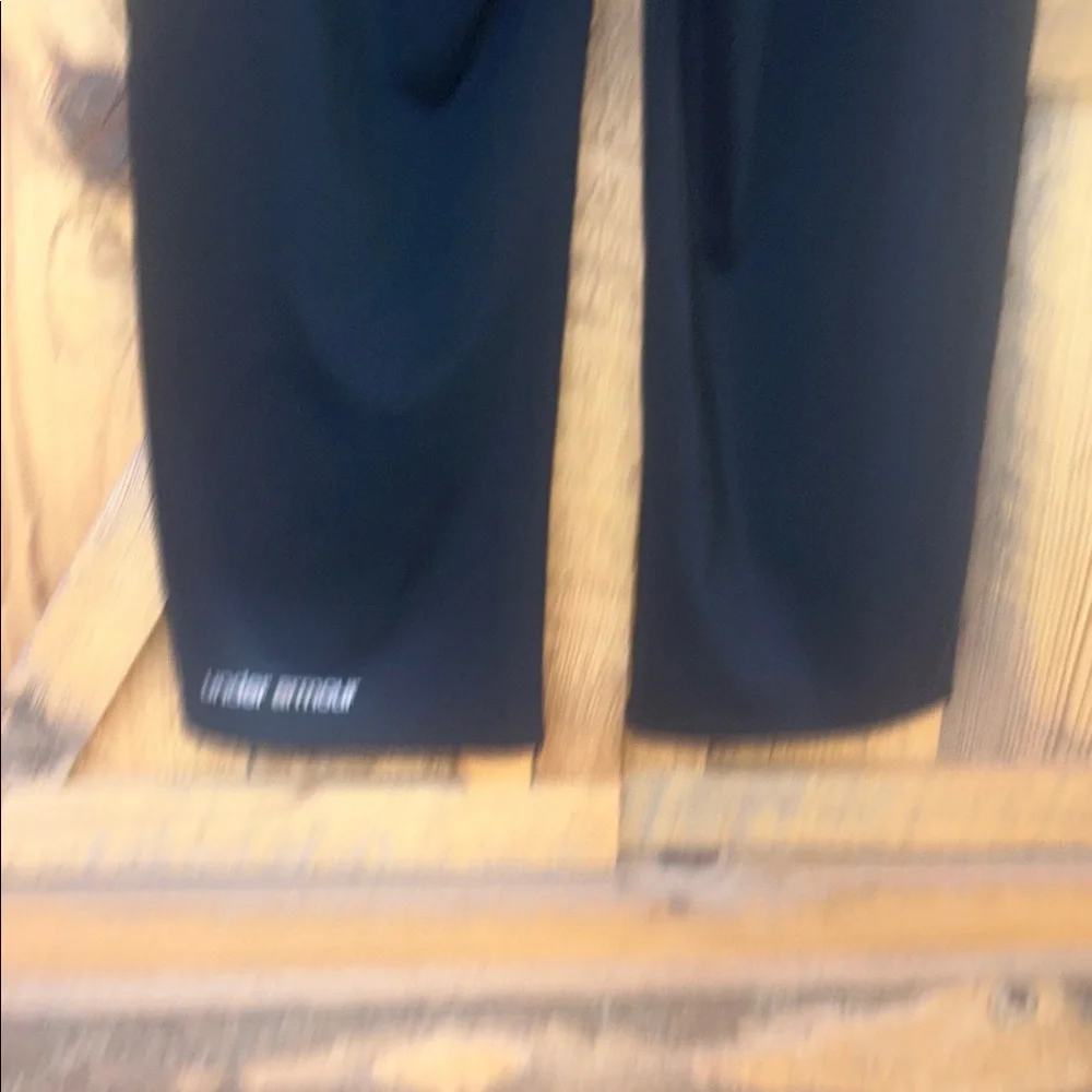 Women’s Under Armour Black Athletic Capris Running/yogaAll-season, wide leg Med. - Picture 7 of 7
